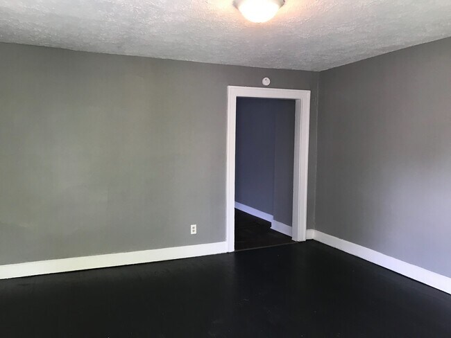 Building Photo - 910 N Ewing St