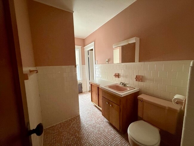 Building Photo - 446 Chandler St