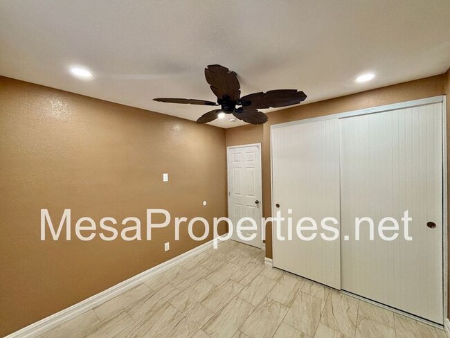 Building Photo - 16059 Iris Dr
