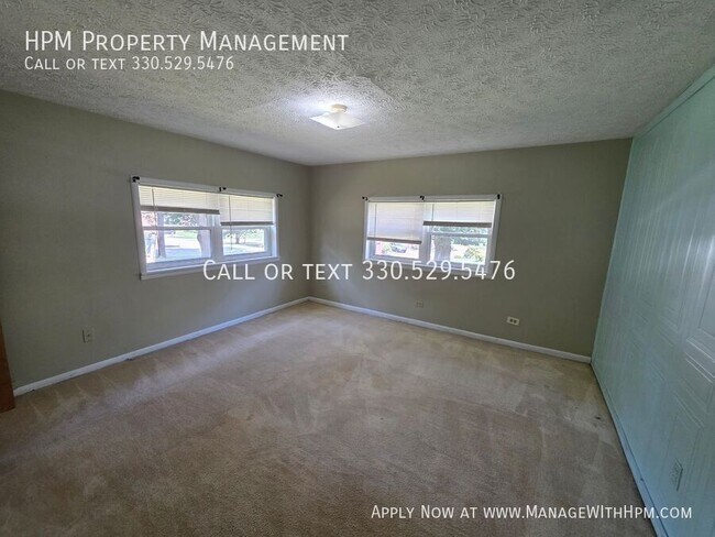 Building Photo - 2164 Penguin Dr