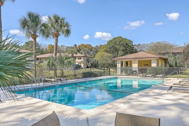 Building Photo - 2162 Bees Ferry Rd