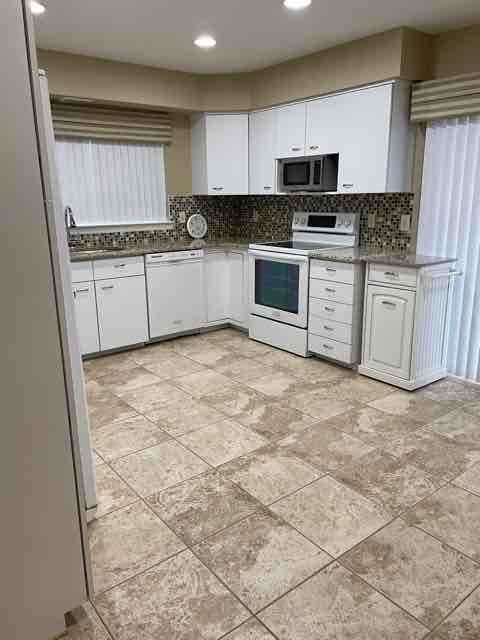 Building Photo - 26217 Summerdale Dr