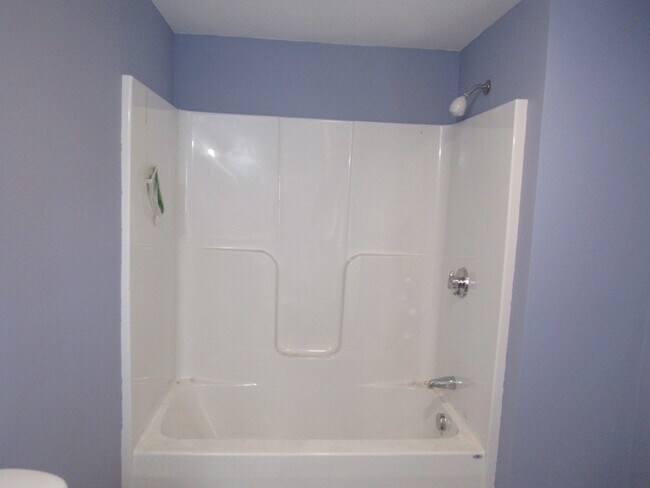 Building Photo - 27 Maple St