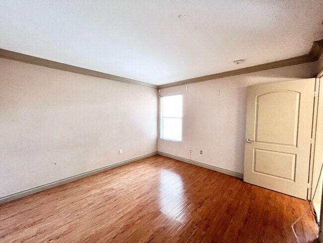 Building Photo - 1150 N Buffalo Dr