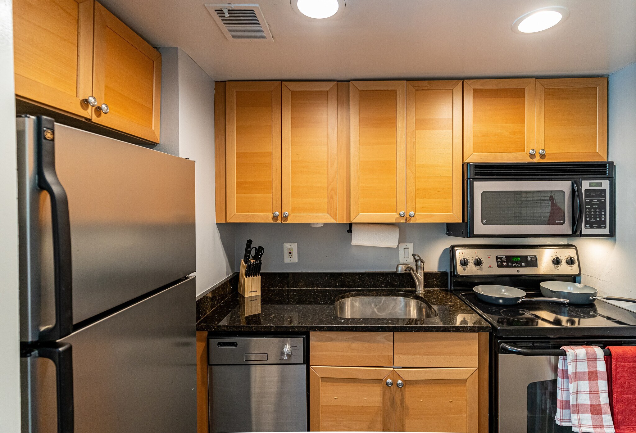 Building Photo - 1133 13th St NW