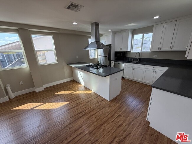 Building Photo - 2303 1/2 Hauser Blvd