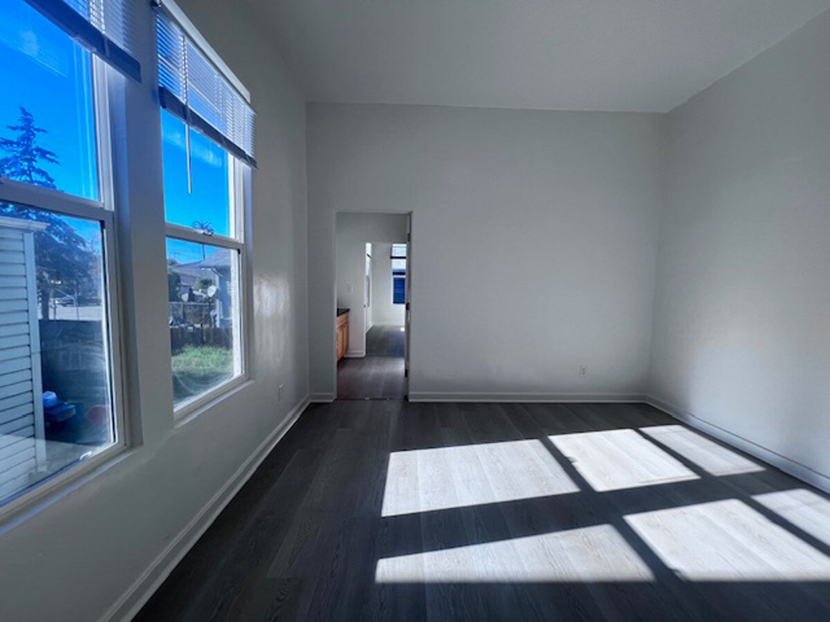 Building Photo - 1039 Peralta St