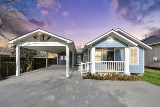 Building Photo - 215 St Charles Dr