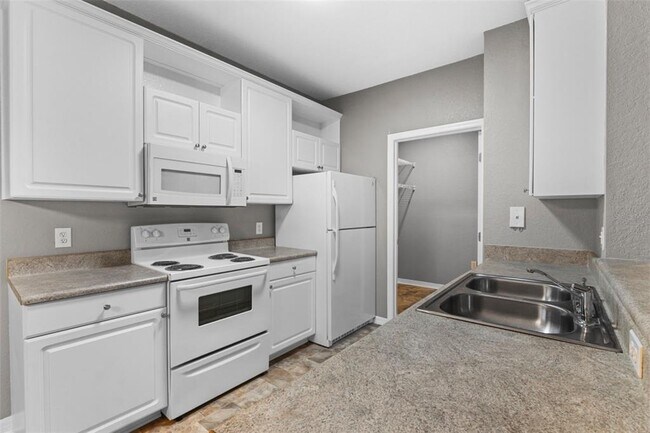 Building Photo - 1008 Hemingway Cir