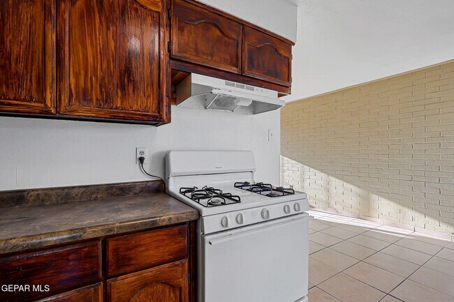 Building Photo - 10068 Oakwood Dr