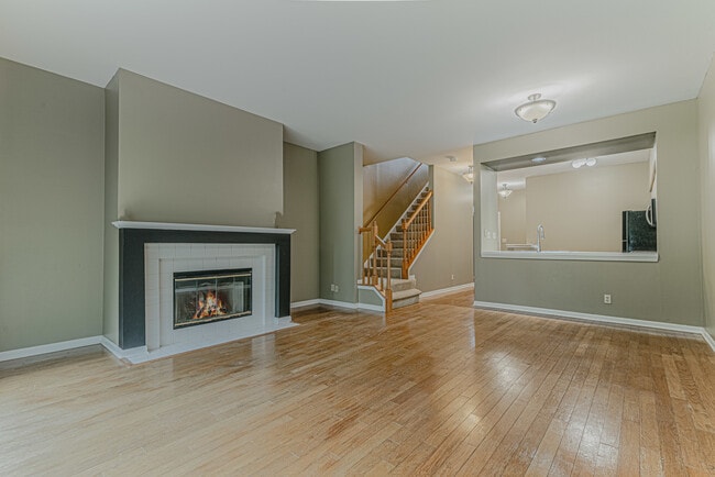 Building Photo - 1457 Walnut Hill Ave