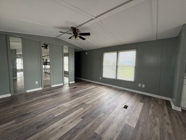 Building Photo - 2 Bedroom 1 Bathroom Home located in Greeneville, TN