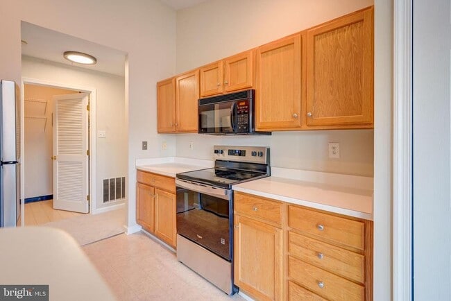 Building Photo - 4933 Riders Ct