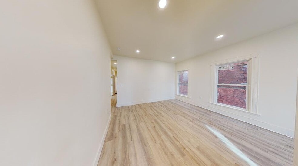 Unit 2 - 736 Main St
