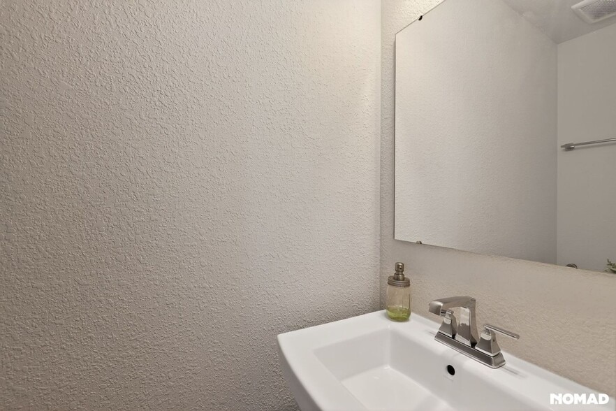 Building Photo - 103 Sandra Rd