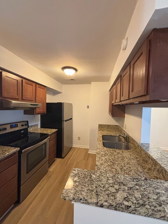 Building Photo - 562 Candle Ln