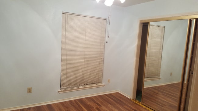 Building Photo - 9716 Summerwood Cir