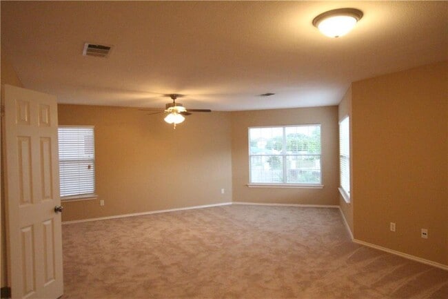 Building Photo - 207 Sunny Brook Dr