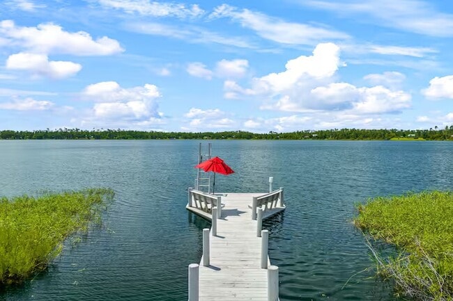 Building Photo - 270 Silver Lake N