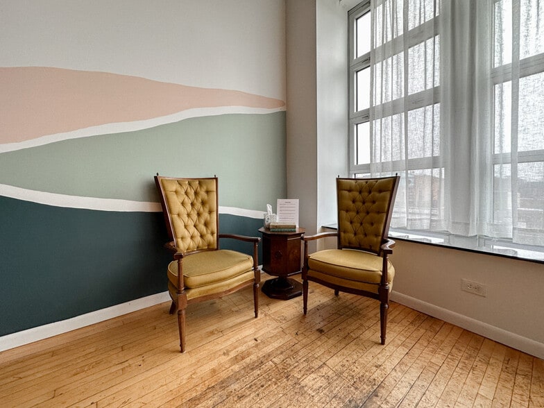 Building Photo - 2422 W North Ave