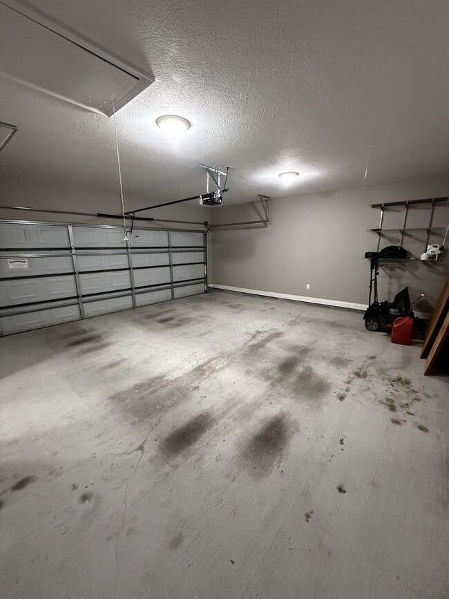 Building Photo - Spacious 3-Bedroom Home with Large Fenced Yard in Lake Charles