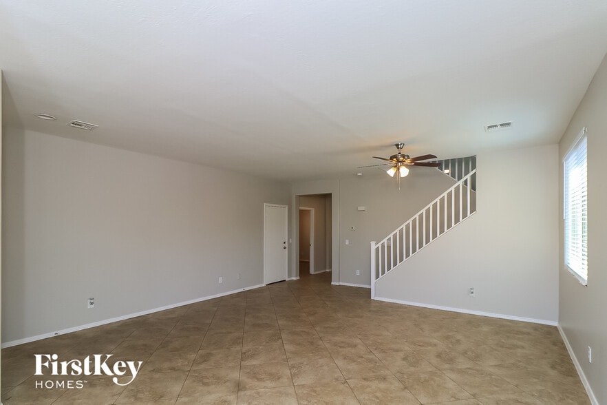 Building Photo - 4027 W Valley View Dr