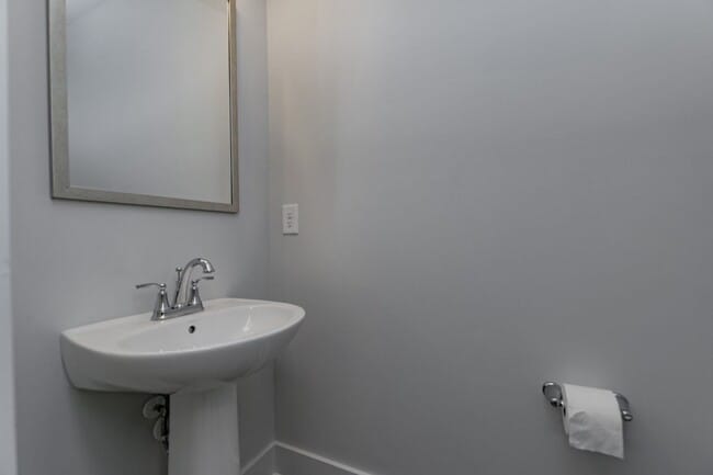 Building Photo - Monte Vista Townhomes