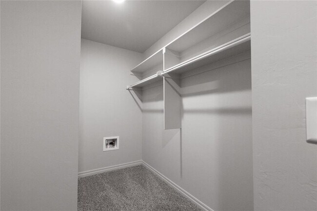 Building Photo - 1013 SE 30th St