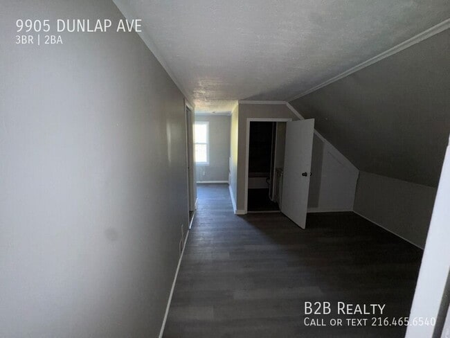 Building Photo - 9905 Dunlap Ave