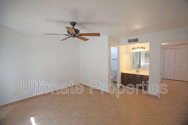 Building Photo - 5059 N 72nd Ave