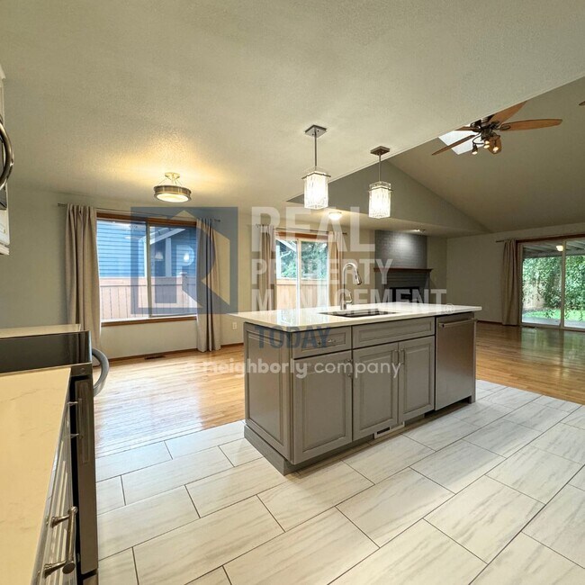 Building Photo - Remodeled Rambler In Gem Heights neighborh...