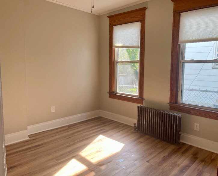 Building Photo - 62 Tompkins St