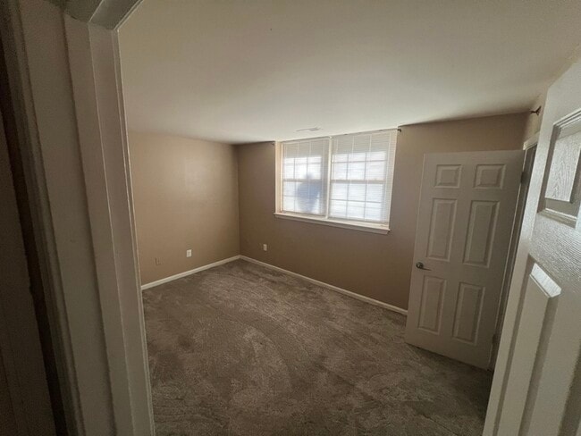 Building Photo - 2 Banyan Wood Ct