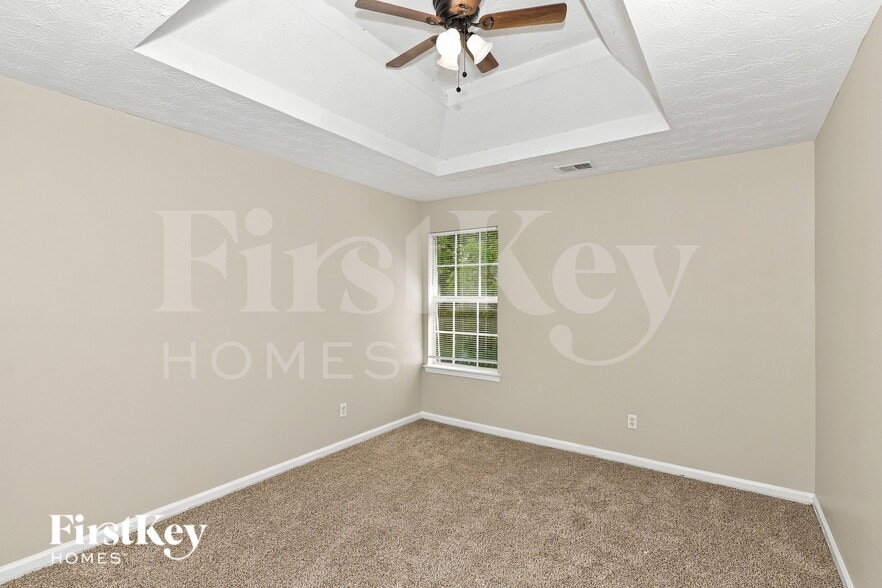 Building Photo - 2896 Two Lakes Cir