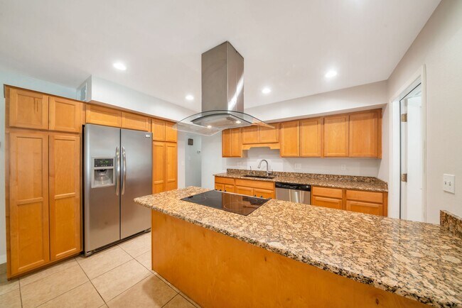 Building Photo - Great 6 Bedroom home near ASU with large BASEMENT