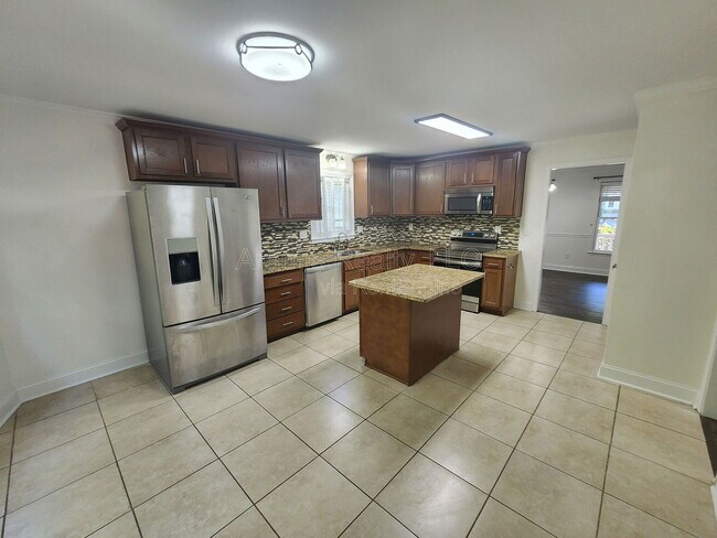 Building Photo - 4860 Tremont Dr NE