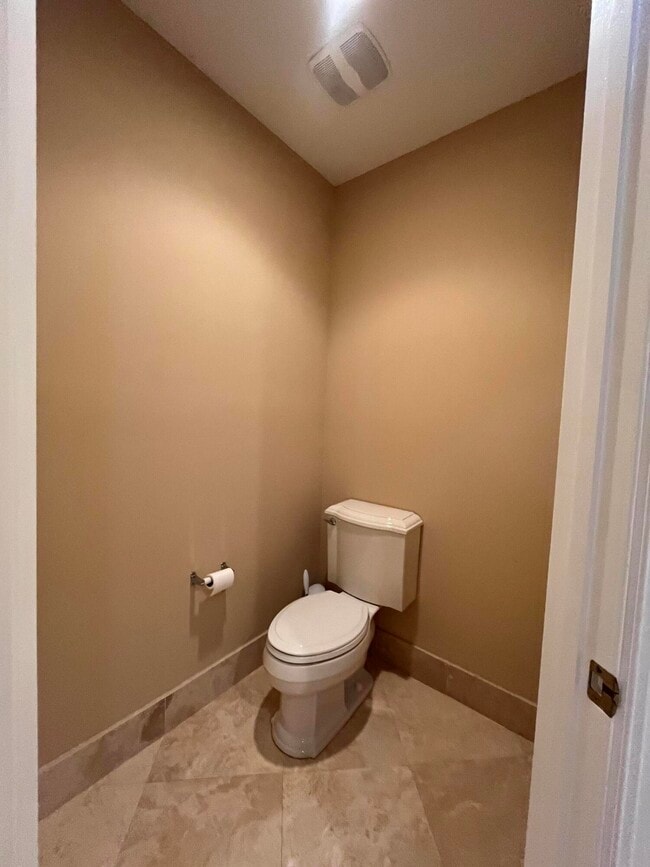 Building Photo - 270 NE 69th Cir