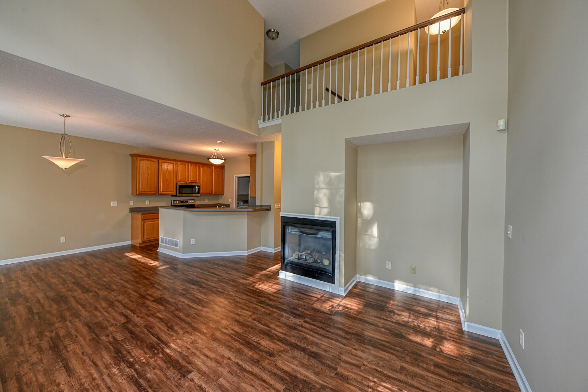 Building Photo - 5845 Crescent Ridge Dr