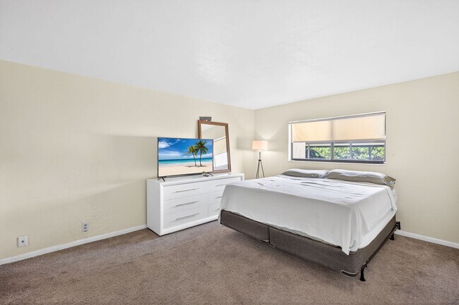 Building Photo - Furnished or unfurnished 2 bedroom Condo Overlooking Golf Course