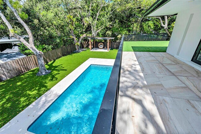 Building Photo - 11340 SW 74th Ct