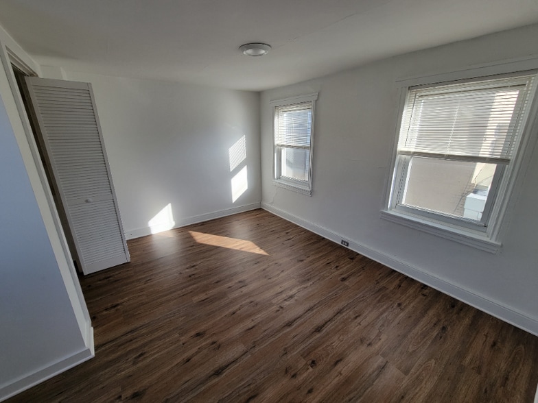 Building Photo - 223 Mercer St