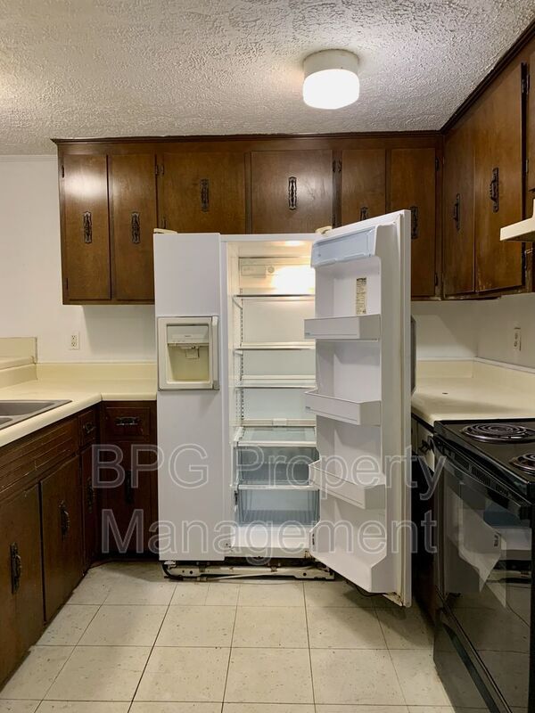 Building Photo - 123 Circle Dr