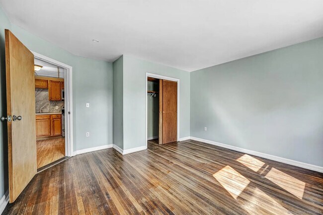 Building Photo - 117 Park Ave
