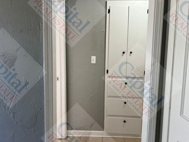 Building Photo - Home Sweet Home