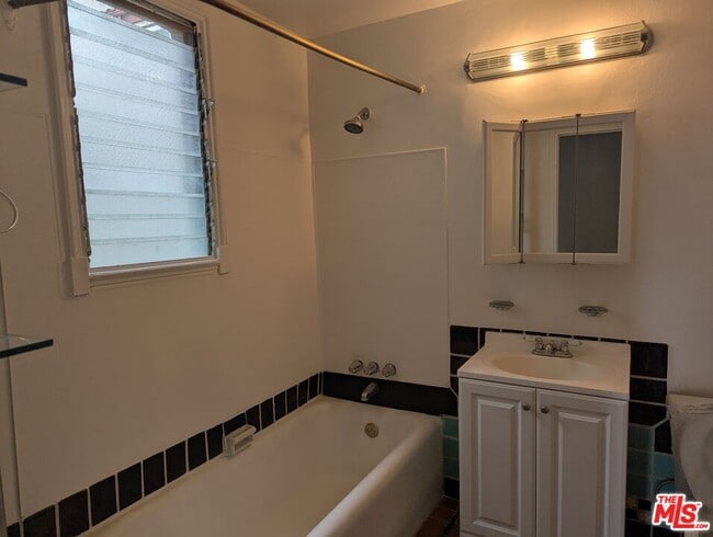 Building Photo - 634 S Gramercy Pl
