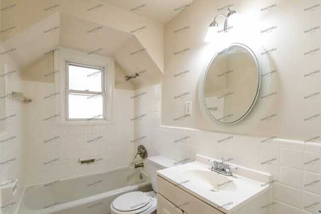 Building Photo - 515 Carson Rd