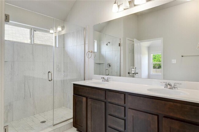 Building Photo - 1008 Goldilocks Ln