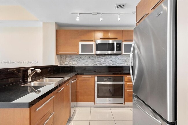 Building Photo - 253 NE 2nd St