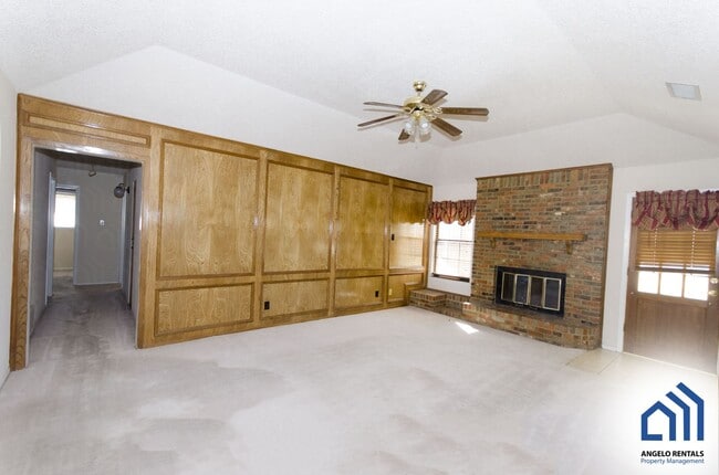 Building Photo - 6 MONTH LEASE!! SPACIOUS Southland 4 bed/3...