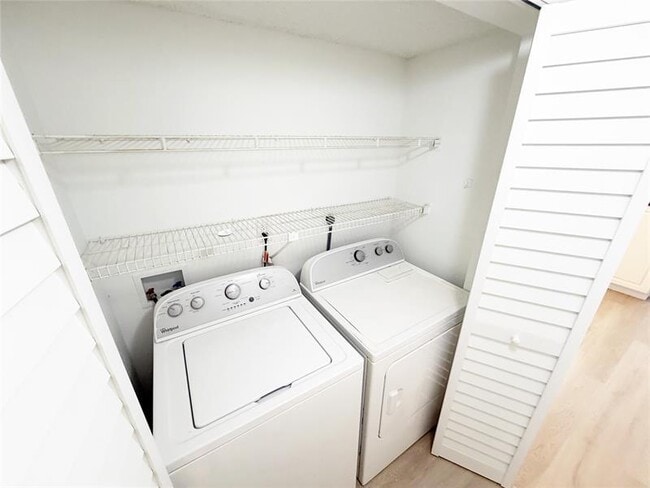 Building Photo - 709 Gardens Dr